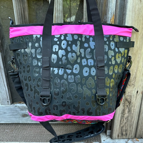 💗NEW LEOPARD PRINT HOT PINK INSULATED THERMAL COOLER LUNCH PICNIC BAG TOTE💗 - Picture 3 of 8